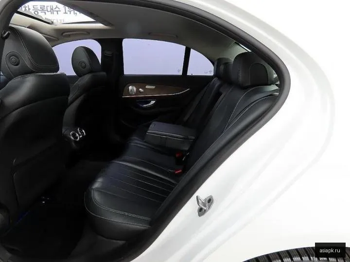 Mercedes-Benz E-Class 6