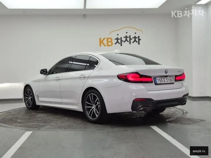BMW 5-Series 3