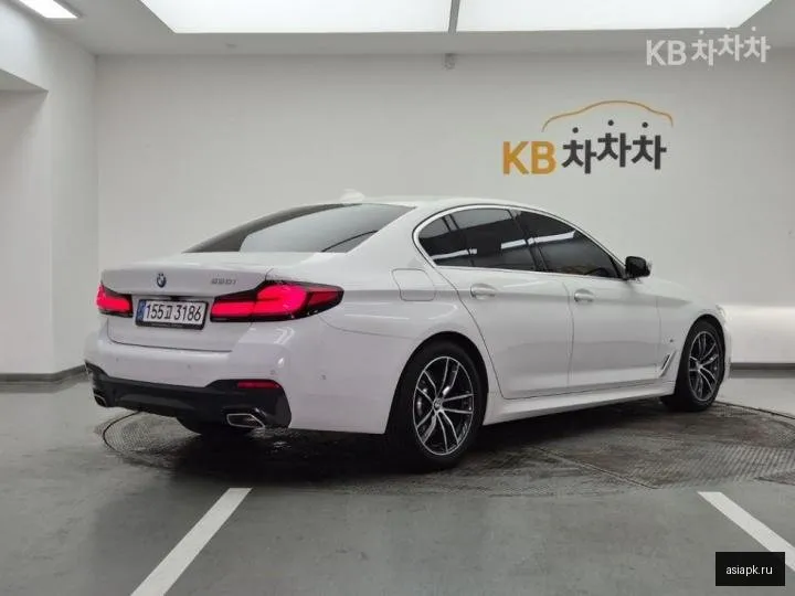 BMW 5-Series 4