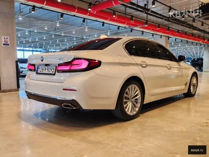 BMW 5-Series 4
