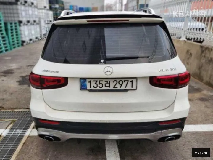 Mercedes-Benz GLB-Class 4
