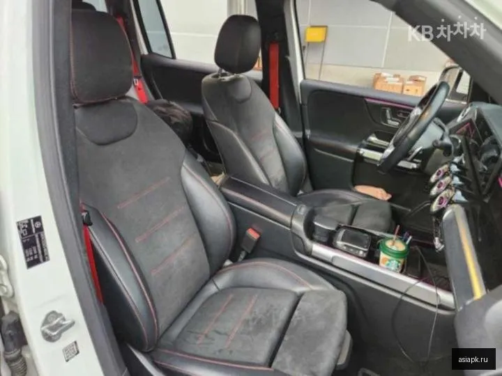Mercedes-Benz GLB-Class 5