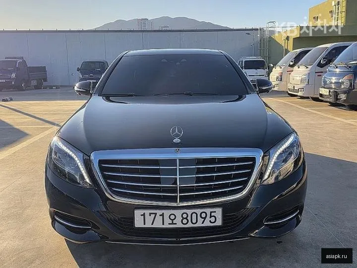 Mercedes-Benz S-Class 3