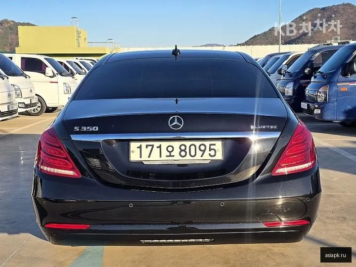 Mercedes-Benz S-Class 4