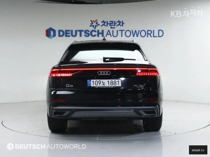 Audi Q8 4