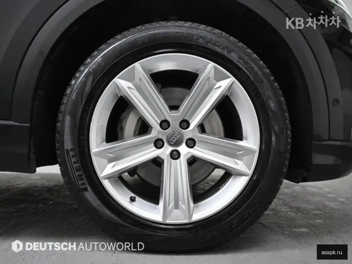 Audi Q8 5