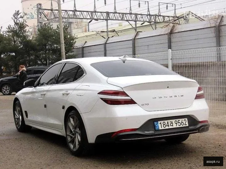 Genesis G70 3