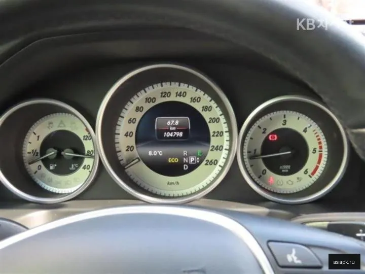 Mercedes-Benz E-Class 5