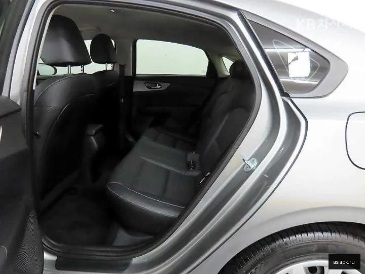 Kia K3 6