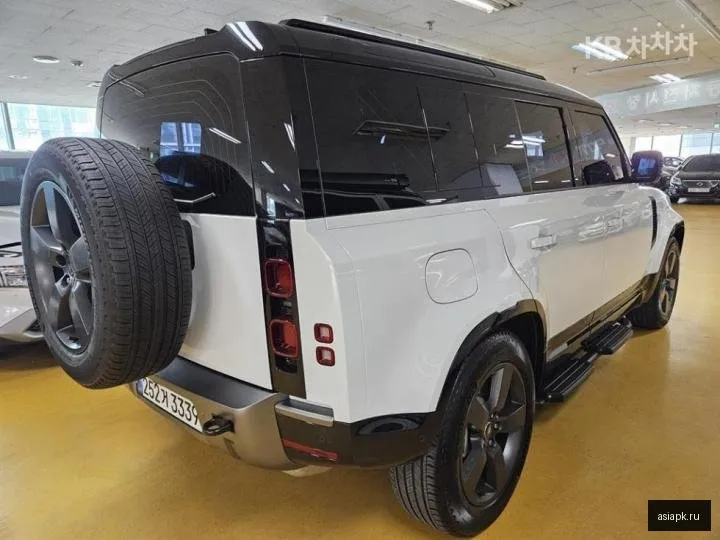 Land Rover Defender 4