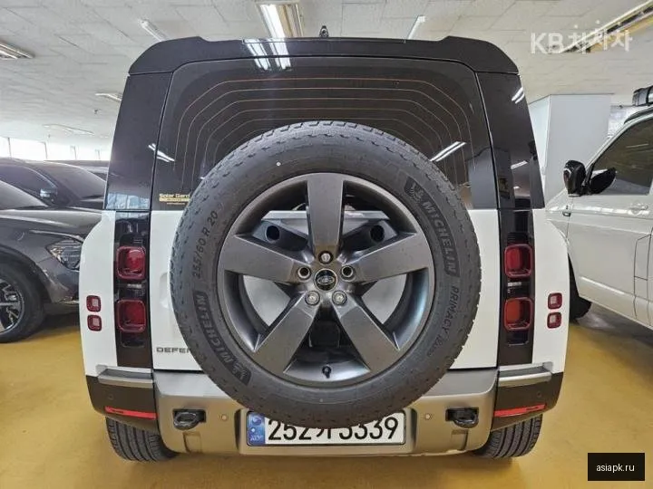 Land Rover Defender 5