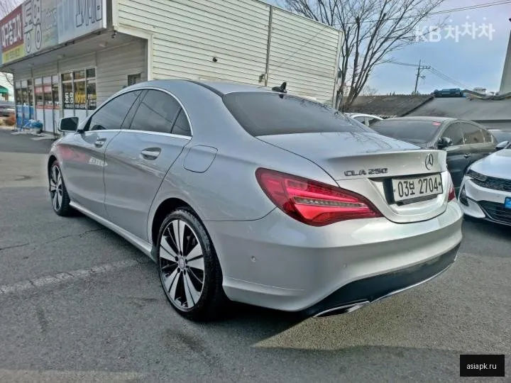 Mercedes-Benz CLA-Class 4