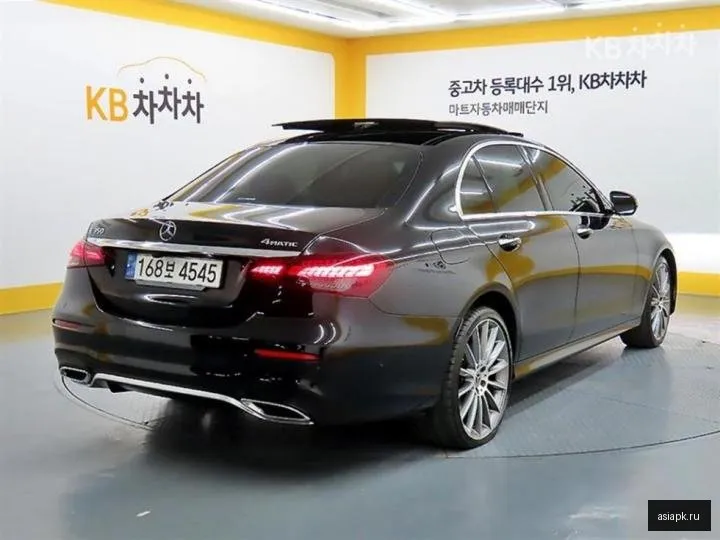 Mercedes-Benz E-Class 4