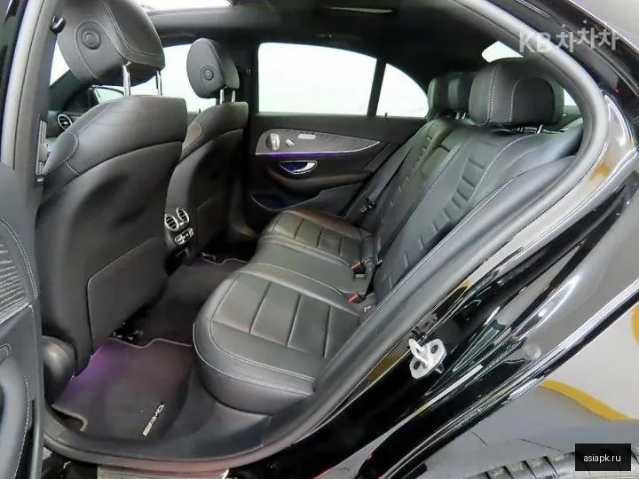 Mercedes-Benz E-Class 6