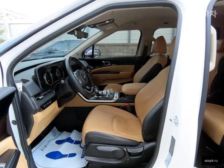 Kia Carnival 5