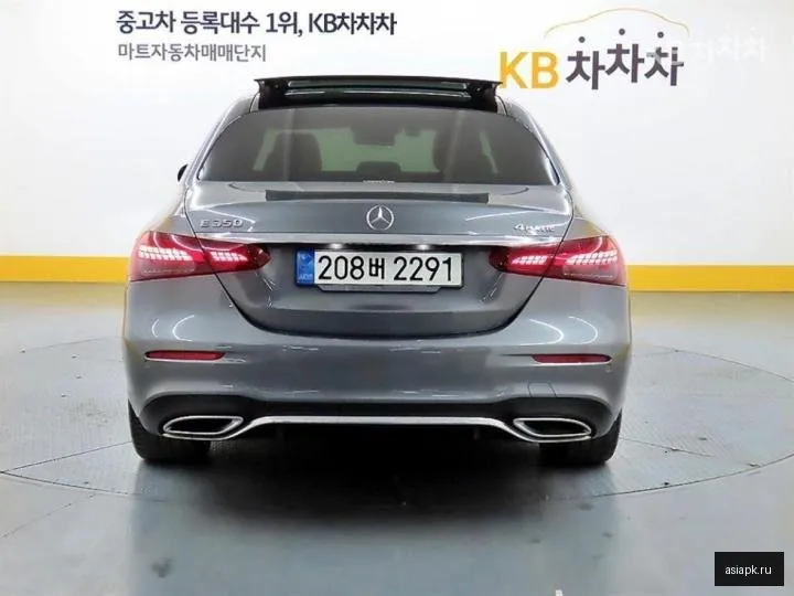 Mercedes-Benz E-Class 3