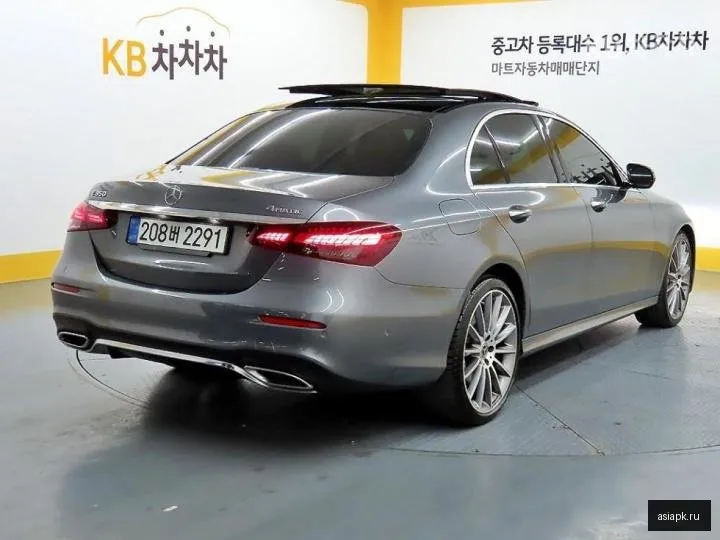 Mercedes-Benz E-Class 4