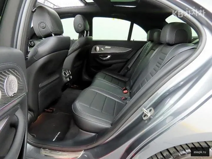 Mercedes-Benz E-Class 6