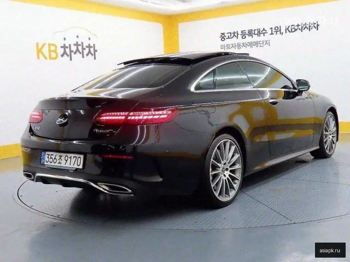Mercedes-Benz E-Class 4