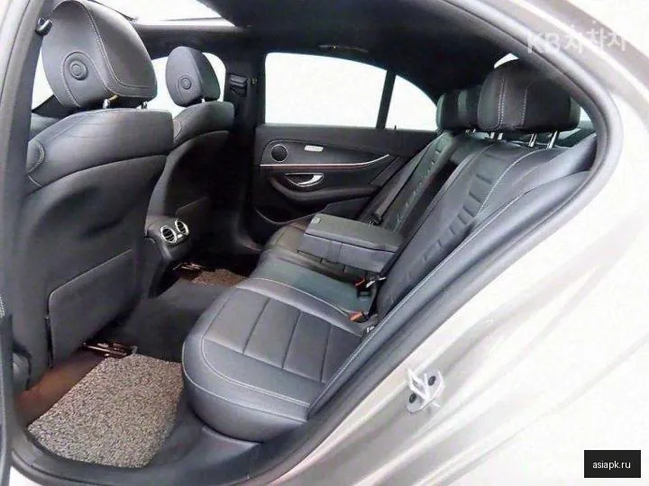 Mercedes-Benz E-Class 6