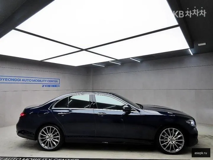 Mercedes-Benz E-Class 2