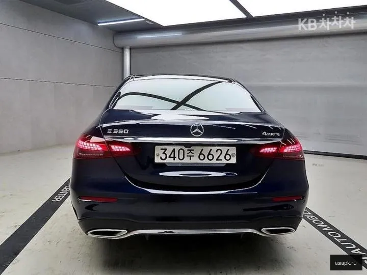 Mercedes-Benz E-Class 3