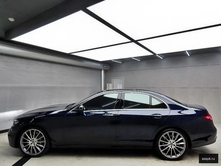Mercedes-Benz E-Class 4