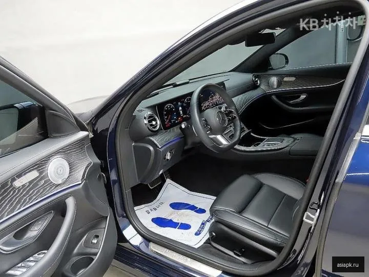 Mercedes-Benz E-Class 5
