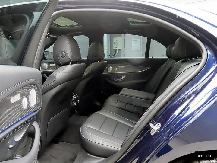 Mercedes-Benz E-Class 6