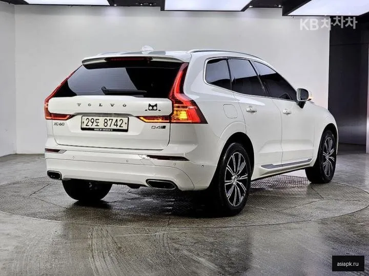 Volvo XC60 4