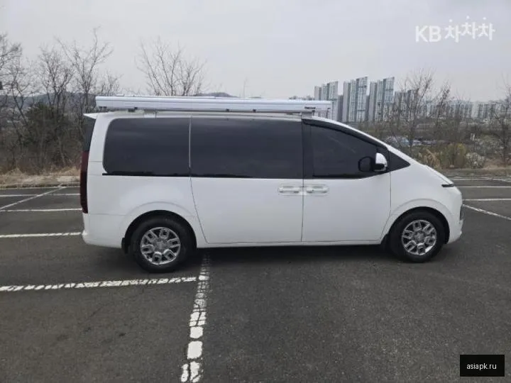 Hyundai Staria 4