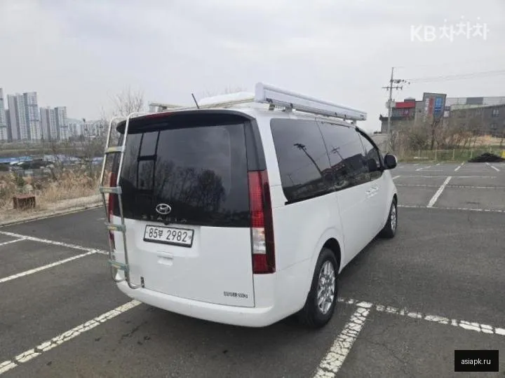 Hyundai Staria 6