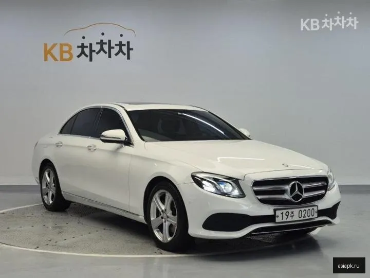 Mercedes-Benz E-Class 4