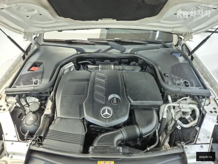 Mercedes-Benz E-Class 5