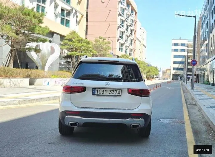 Mercedes-Benz GLB-Class 4