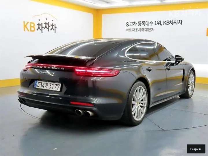 Porsche Panamera 4