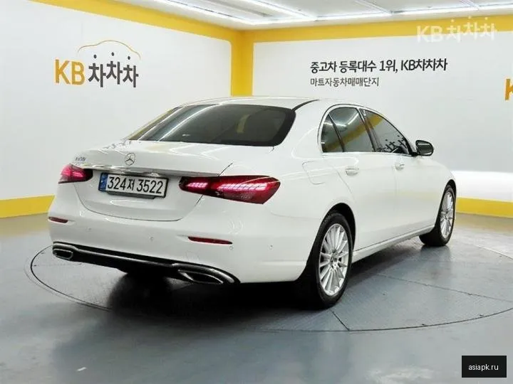Mercedes-Benz E-Class 4