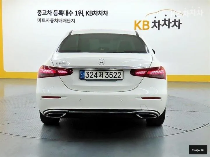 Mercedes-Benz E-Class 3