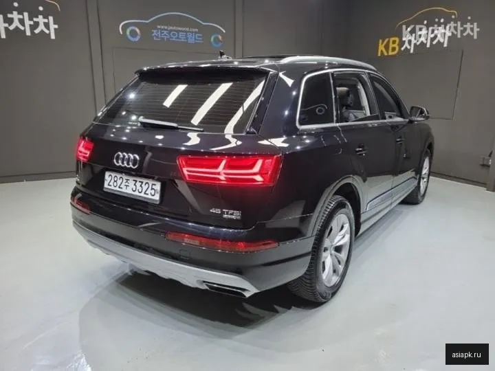Audi Q7 4