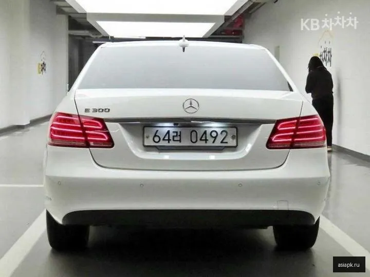 Mercedes-Benz E-Class 3