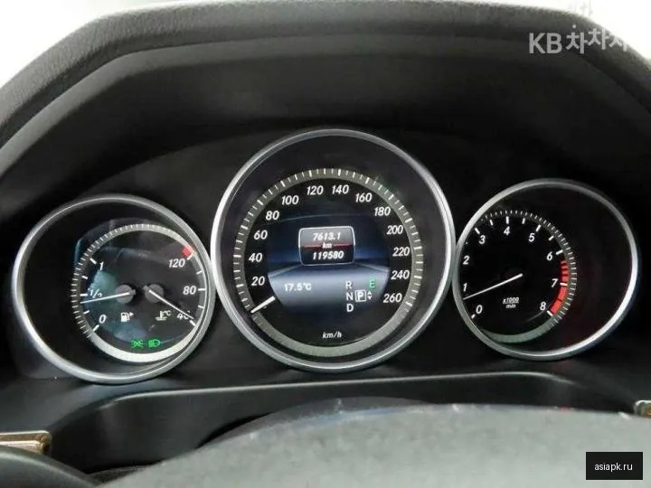 Mercedes-Benz E-Class 5
