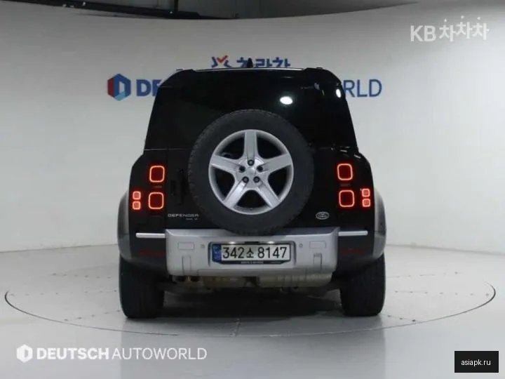 Land Rover Defender 4