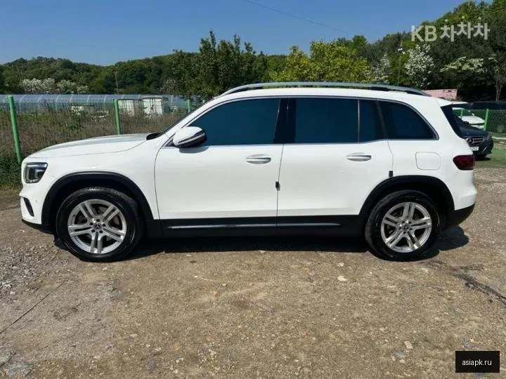 Mercedes-Benz GLB-Class 3