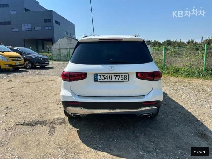 Mercedes-Benz GLB-Class 5