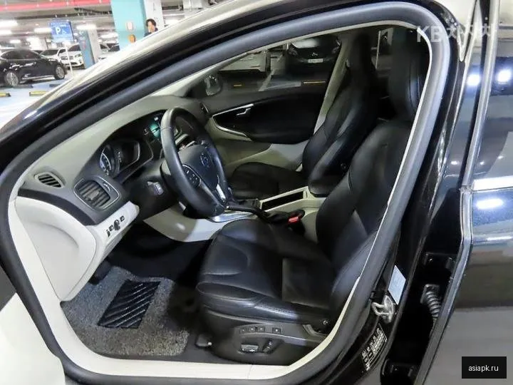 Volvo V40 6