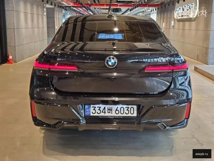 BMW 7-Series 4