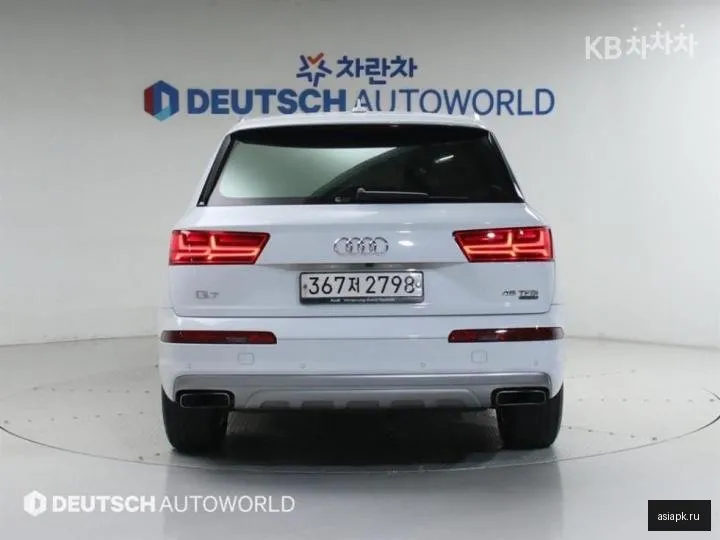 Audi Q7 4