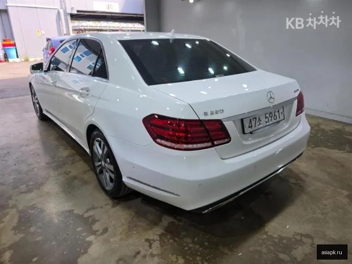 Mercedes-Benz E-Class 5