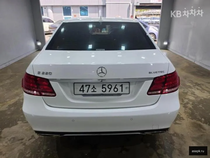 Mercedes-Benz E-Class 4