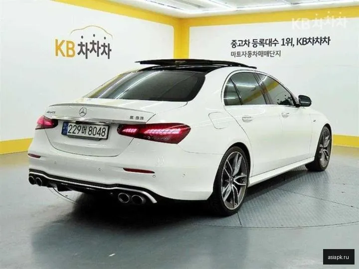 Mercedes-Benz E-Class 4
